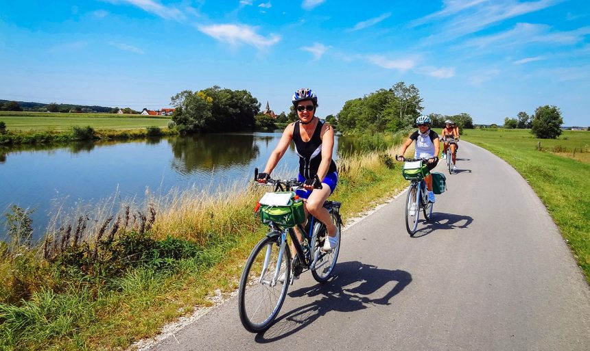 DSC05252 ER. TRE GRANDI VIE STORICHE E IN FUTURO UNA NUOVA CICLOVIA FANNO DI FRASSINORO LA PATRIA DEL TURISMO LENTO