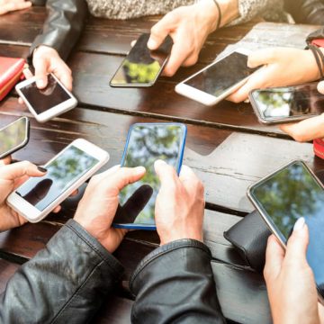 TECNOLOGIA. FRANCIA. GENERAZIONE OFFLINE: DOPO L’AUSTRALIA, ANCHE LA FRANCIA DICHIARA GUERRA AI SOCIAL PER I MINORI DI 15 ANNI