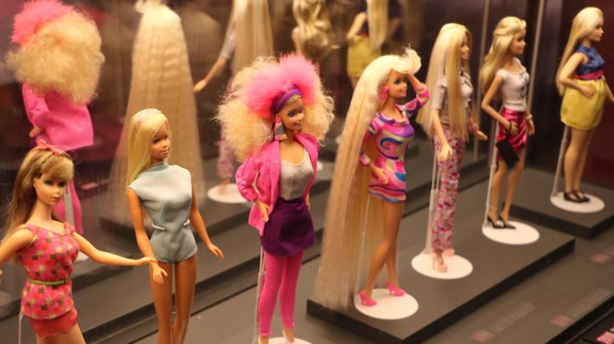 USA. NEW YORK: LA BARBIE COMPIE 65 ANNI, FRA I GIOCATTOLI PIU’ VENDUTI AL MONDO