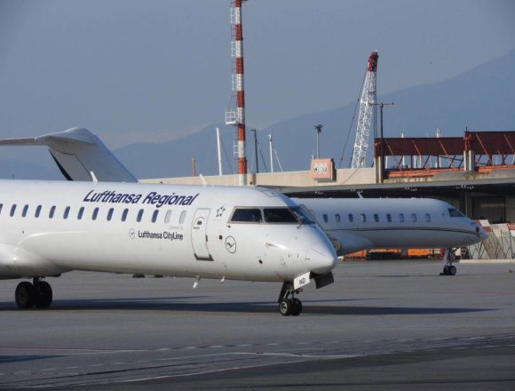 volo-genova-francoforte-aereo-444842.large_ Turismo d’affari. Mondo. Viaggi d’affari da record nel 2026, spesa globale a 1,71 trilioni di dollari spinta dalla inflazione dei trasporti