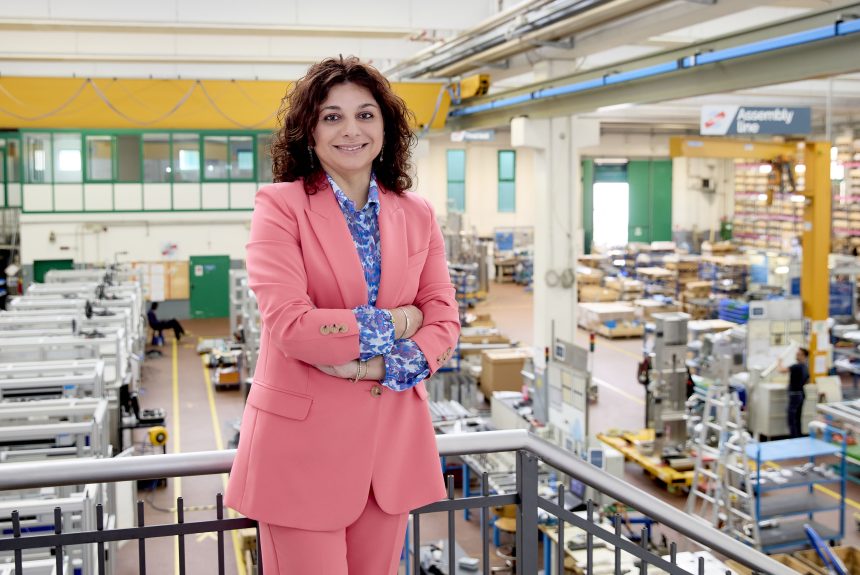 IMG_3347 ER. LA SARTORIA SOCIALE MANIGOLDE SFILA A MODENA. SALDA (CMS): ‘NUOVA VITA A CAPI USATI’. L’ECONOMIA CIRCOLARE ANTI SPRECO