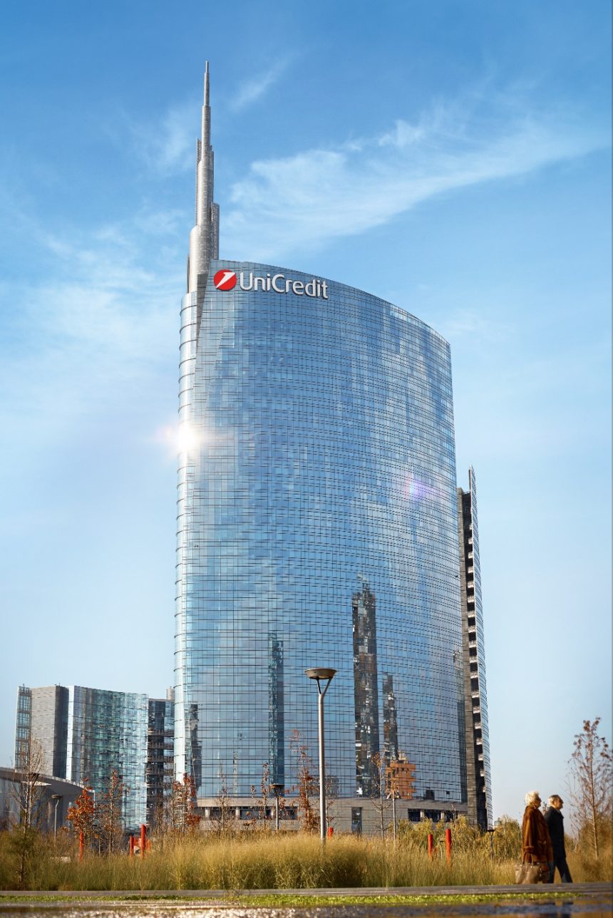 UniCredit-Tower FINANZA. LOMBARDIA. L’ELDORADO DI UNICREDIT: 10,6 MILIARDI DI UTILE RIACCENDONO LA CACCIA IN EUROPA