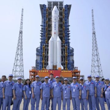 CINA. LANCIATA LA MISSIONE ROBOTICA SUL LATO NASCOSTO DELLA LUNA