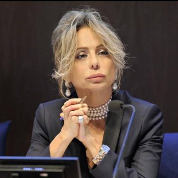 ROMA. MATTARELLA NOMINA 25 CAVALIERI DEL LAVORO, ANCHE MARINA BERLUSCONI: “LO DEDICO A MIO PADRE”