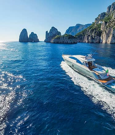 Aicon-72-Sl-4b CAMPANIA. SUPERYACHT, IL GOLFO DI NAPOLI E’ IL LUOGO PIU’ ATTRATTIVO D’EUROPA. E GENERA UN INDOTTO DI 63,4 MILIONI DI EURO
