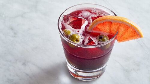 merlin_187393278_ce6741c3-02a8-4cc6-a132-8aa92cbfd7db-videoSmall USA. PER IL NEW YORK TIMES L’APERITIVO DELL’ESTATE E’ IL LAMBRUSCO SPRITZ