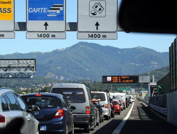METEO. ITALIA. PONTE DEL 2 GIUGNO TRA SOLLEONE E TEMPORALI: 14 MILIONI DI ITALIANI IN VIAGGIO, MA IL METEO CAMBIA MARCIA