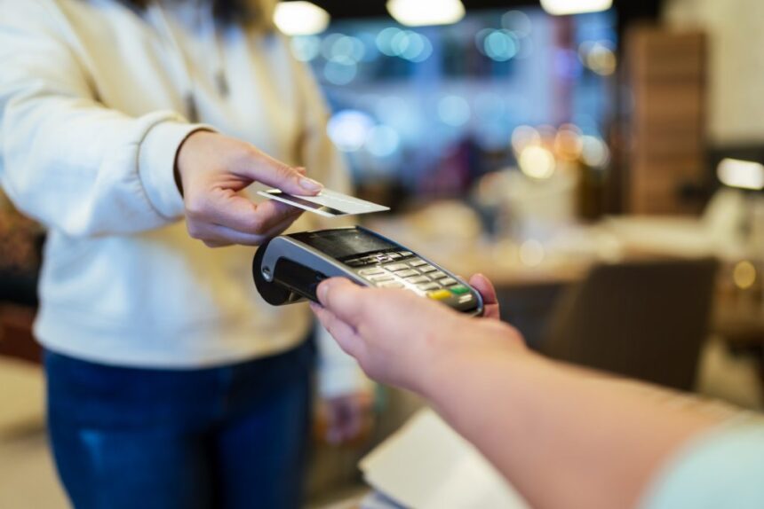 ECONOMIA. LOMBARDIA. CRESCITA DEL TURISMO CASHLESS: +24,5% DI PAGAMENTI DIGITALI NELL’ESTATE 2024