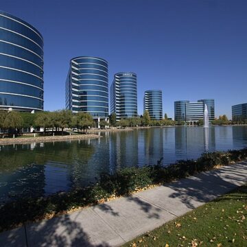 TECNOLOGIA. USA. ORACLE: IL PARADOSSO DELL’ERA AI TRA TAGLI AL PERSONALE E INVESTIMENTI RECORD IN INFRASTRUTTURE