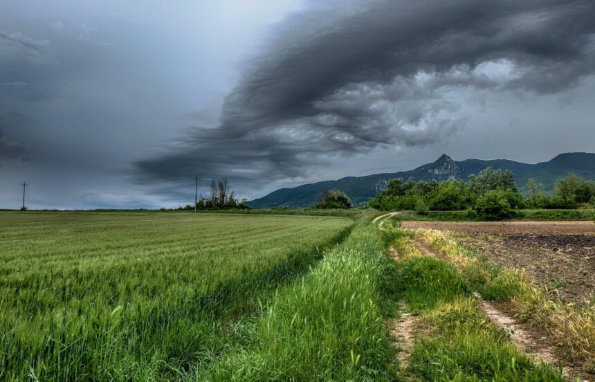 Turismo. Italia. Esodo estivo: strade da bollino rosso e meteo a due facce, temporali e poi di nuovo il gran caldo