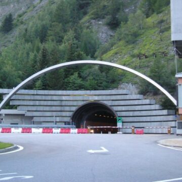 VALLE D’AOSTA. TRASPORTI. LA CHIUSURA DEL TUNNEL DEL MONTE BIANCO PENALIZZA L’ECONOMIA DELLA VALLE D’AOSTA E METTE IN CRISI LA LOGISTICA DEL NORD OVEST D’ITALIA