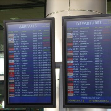 HYD_board_2 TRASPORTI. LAZIO. TRASPORTO AEREO, 2024 “ANNO NERO” DEI DISSERVIZI: NEI MESI ESTIVI RITARDI PER 16,9 MILIONI DI MINUTI