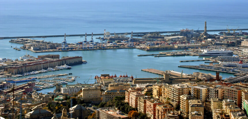 Genova_panorama_Porto_Antico TURISMO. LIGURIA. NEL 2025 DIVENTA INDISPENSABILE UN VIAGGIO A GENOVA SECONDO LA BIBBIA DEI VIAGGIATORI
