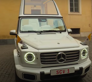ATTUALITA’. CITTA’ DEL VATICANO. LA NUOVA PAPAMOBILE E’ ELETTRICA E A 0 EMISSIONI