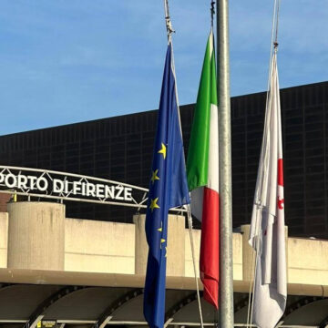 bandiere_firenze1 TRASPORTI. TOSCANA. TOSCANA AEROPORTI, RECORD DI PASSEGGERI A NOVEMBRE