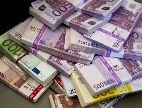 money-euro-cash-business-finance-dcfb3b-1024 M&A bancario. Italia. Banco BPM guarda a Credit Agricole e alza l’asticella della redditività