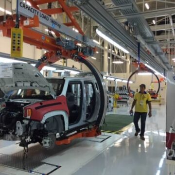 TECNOLOGIA. CINA. AUTO ELETTRICHE, IL “SORPASSO” INATTESO: IN CINA TESLA ACCELERA E BYD FRENA