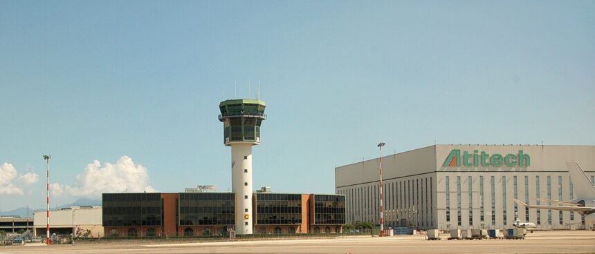 Napoli_-Aeroporto_di_Napoli-_2010-by-RaBoe-20 Mondo. Trasporti. L’aeroporto di Napoli sempre più hub internazionale. Dopo New York si vola anche a Trieste con Wizz Air