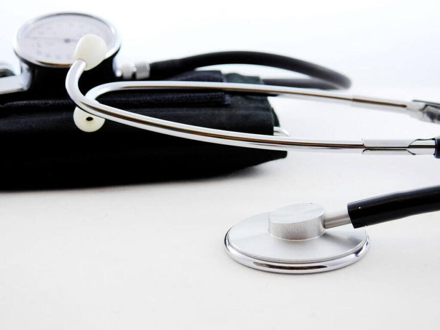 stethoscope-doctor-medical-health-medical-d58f69-1024 ATTUALITA’. ER. GIMBÈ: “ITALIA PERDE 10.000 INFERMIERI L’ANNO, LA PROFESSIONE SEMPRE MENO ATTRATTIVA”
