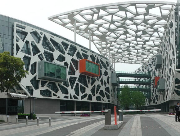 800px-Alibaba_group_Headquarters_(cropped) (1) Tecnologia. Cina. Alibaba lancia Qwn 3.8 Max, la sfida a OpenAI e Anthropic passa per l’open Weight