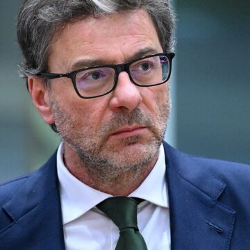 Giancarlo_Giorgetti_at_the_Eurogroup_meeting_-_December_2023_(01) (1) (1) TURISMO. LAZIO. GIORGETTI: CONTRIBUTO AL PIL POSITIVO, MA POSSIAMO FARE DI MEGLIO