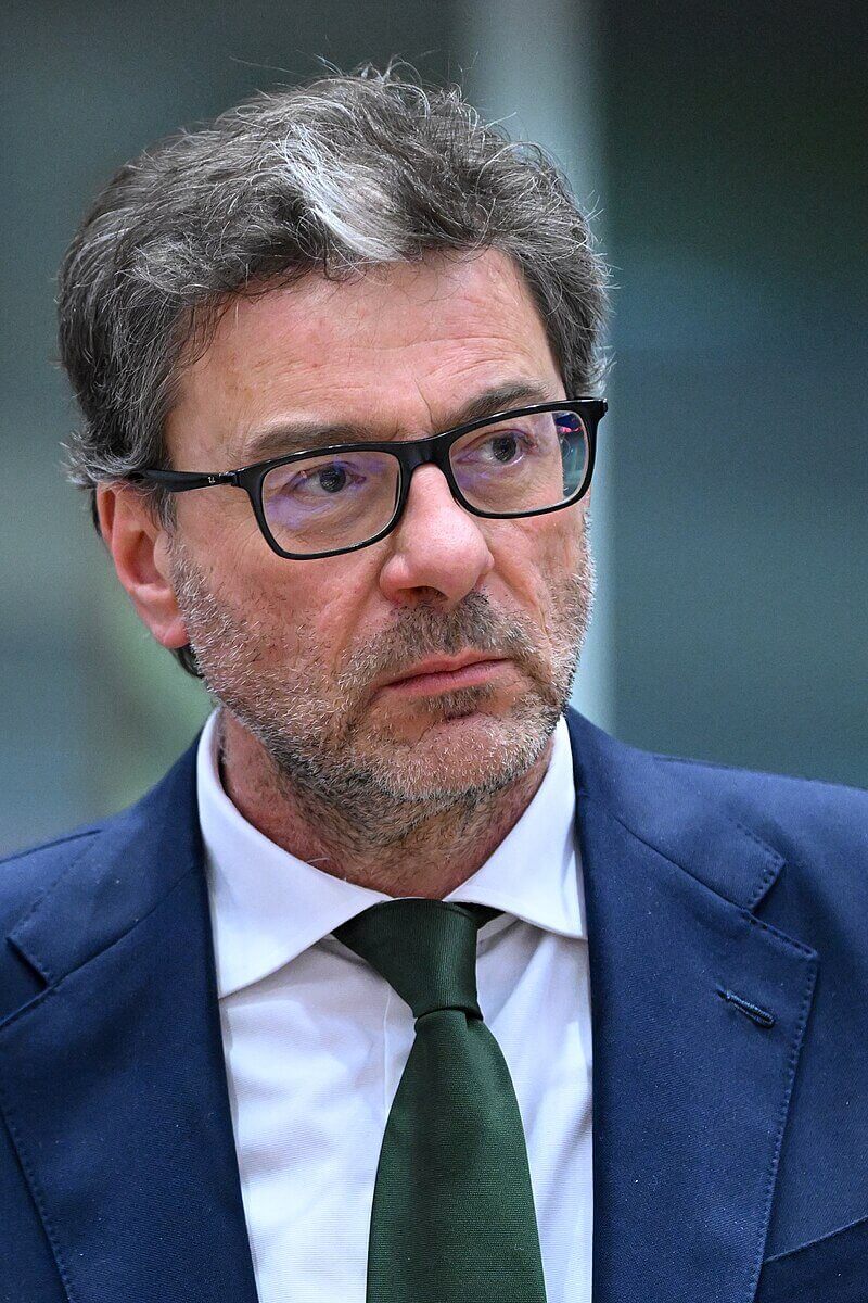 Giancarlo_Giorgetti_at_the_Eurogroup_meeting_-_December_2023_(01) (1) (1) TURISMO. LAZIO. GIORGETTI: CONTRIBUTO AL PIL POSITIVO, MA POSSIAMO FARE DI MEGLIO