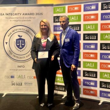 IMPRENDITORIA. ER. VILLA PERSONALA RICEVE IL PREMIO ‘NSA INTEGRITY AWARD’. A RITIRARLO ANGELICA FERRI PERSONALI A PALAZZO MEZZANOTTE