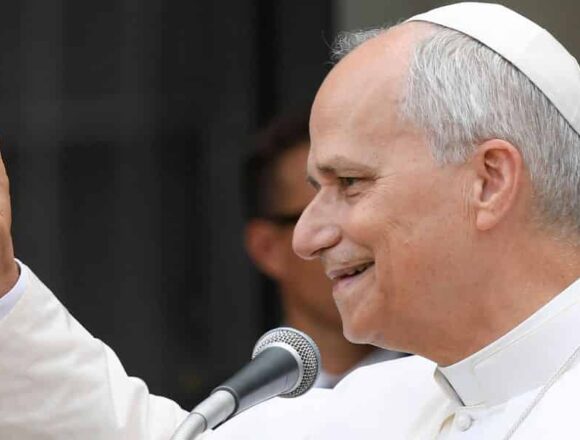 Vaticano. Papa Leone XIV cancella la riforma di Francesco e ripristina gli stipendi ai cardinali di 5.000 euro. E compie 71 anni