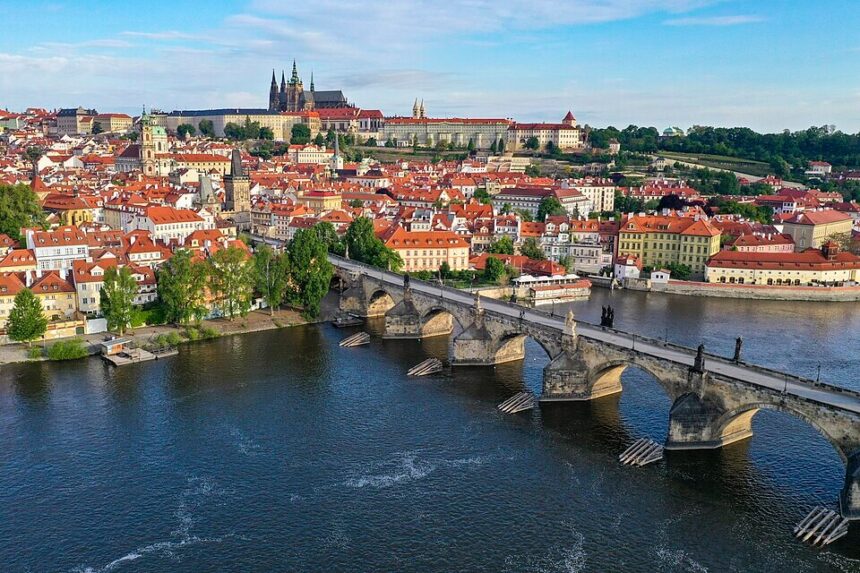 Ponte_Carlo,_Praga_(9) Difesa. Repubblica Ceca. La Nato invita Praga ad aumentare la spesa per la difesa