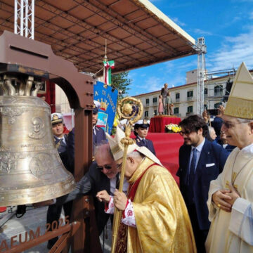 EVENTI. CAMPANIA. BENEDETTA A POMPEI LA CAMPANA DEL GIUBILEO