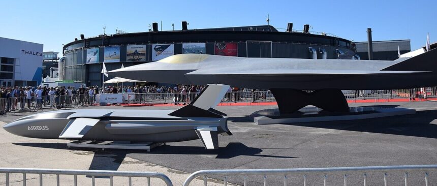 FCAS_NGF_mock-up_at_Paris_Air_Show_2019_(1) (1) ATTUALITA’. BELGIO – ESTONIA. L’ECONOMIA DI GUERRA EUROPEA AL BIVIO: LA NATO SPINGE SULLA PRODUZIONE, MA I PREZZI DELL’ACCIAIO MILITARE SCHIZZANO DEL 50%