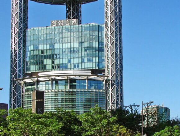 WeWork_Jongno_Tower_-_Seoul,_South_Korea_03 Economia. Corea. Seul boom delle esportazioni a luglio (+62,8%), la spinta all’IA e il rally dei chip spingono l’economia sudcoreana