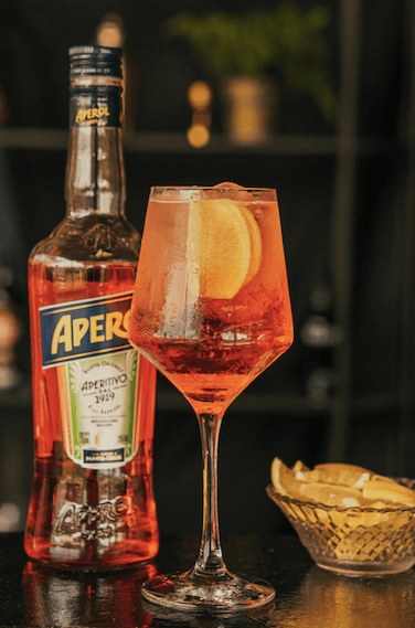 Schermata 2025-12-04 alle 15.40.08 (1) IMPRESE. LOMBARDIA-USA. CAMPARI DICHIARA GUERRA ALLA BIRRA NEGLI USA: APEROL SPRITZ, LA SFIDA GLOBALE DI SIMON HUNT