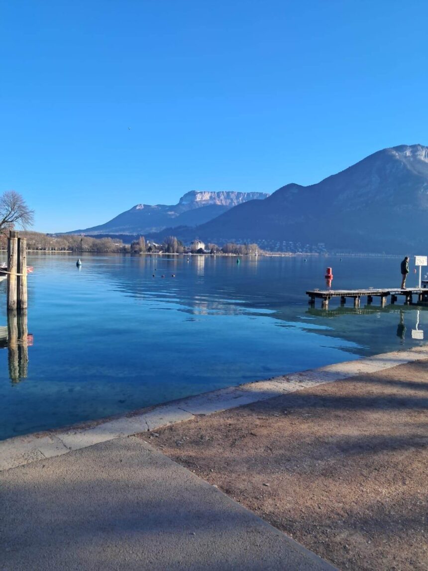 TURISMO. FRANCIA. ANNECY E LA NUOVA GEOGRAFIA DEL DESIDERIO: PERCHÉ IL TURISMO GLOBALE STA CAMBIANDO ROTTA
