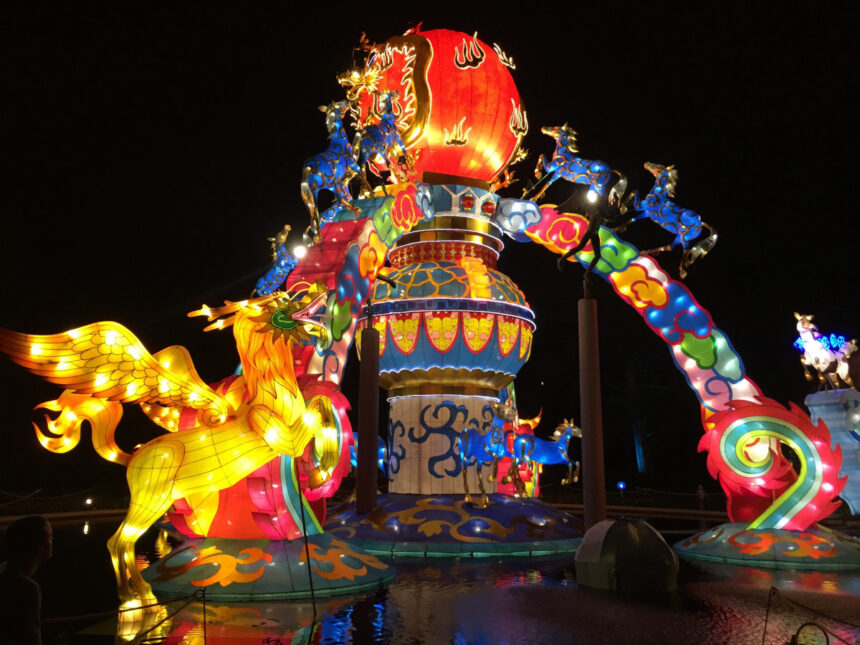 lantern_chinese_chinese_lantern_festival_china_red_prosperity_horse-827291 ATTUALITA’. CINA. L’ANNO DEL CAVALLO DI FUOCO: LA CINA ACCELERA E IL MONDO TRATTIENE IL RESPIRO