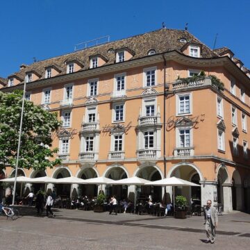 Stadt-Hotel-Città,_Bolzano ARCHITETTURA. ALTO ADIGE. A BOLZANO LE ARCHITETTURE DELLO STADT HOTEL PER RIVIVERE LA STORIA ALTO ATESINA