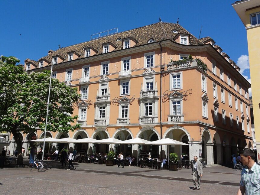 Stadt-Hotel-Città,_Bolzano ARCHITETTURA. ALTO ADIGE. A BOLZANO LE ARCHITETTURE DELLO STADT HOTEL PER RIVIVERE LA STORIA ALTO ATESINA