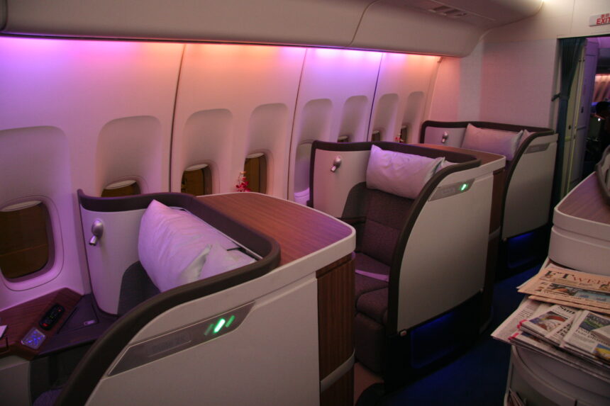 CX_First_Class_Suites_747 AEROARCHITETTURA. GERMANIA. A BORDO DEL DOMANI: AD AMBURGO DEBUTTA IL FUTURO DELL’AVIAZIONE TRA LUSSO E SOSTENIBILITA’
