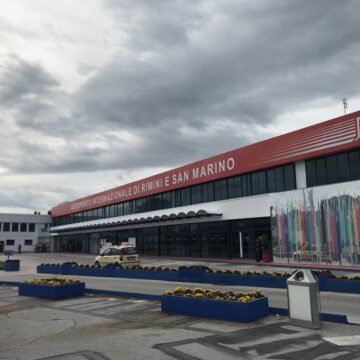 Rimini_airport_terminal_2018 TRASPORTI. ER. RIMINI SPICCA IL VOLO: PRESENTATO IL NUOVO SCALO “FELLINI”. INVESTIMENTI PER 200 MILIONI E OBIETTIVO UN MILIONE DI PASSEGGERI