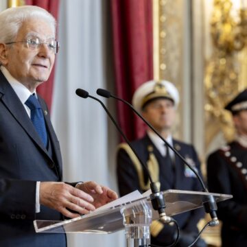 ATTUALITA’. LAZIO. 25 APRILE, MATTARELLA ALZA IL TONO: “LA LIBERAZIONE È ANTIDOTO ALLA LEGGE DEL PIÙ FORTE. PACE NON È RESA”