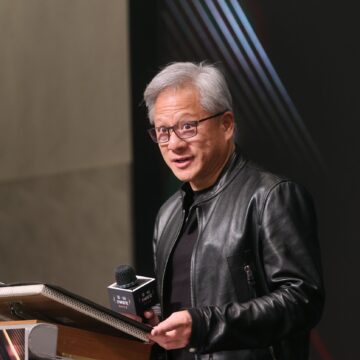 TECNOLOGIA. CINA. L’UOMO DA UN TRILIARDO AL TAVOLO DEI GRANDI: PERCHÉ JENSEN HUANG (NVIDIA) È IL VERO AGO DELLA BILANCIA TRA USA E CINA