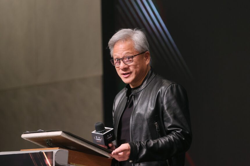TECNOLOGIA. CINA. L’UOMO DA UN TRILIARDO AL TAVOLO DEI GRANDI: PERCHÉ JENSEN HUANG (NVIDIA) È IL VERO AGO DELLA BILANCIA TRA USA E CINA