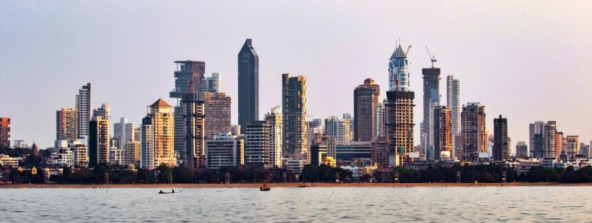 BackBay_skyline ECONOMIA. INDIA. BARRIERE D’ARGENTO: L’INDIA STRINGE I FRENI SULLE IMPORTAZIONI PER DIFENDERE LA RUPIA