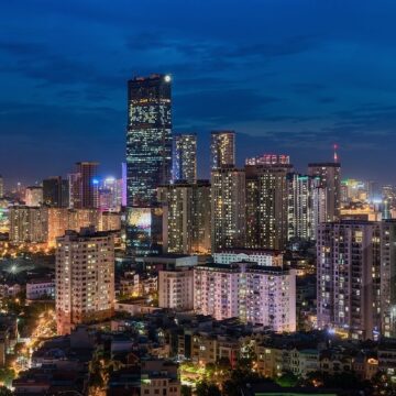 Hanoi_skyline_at_night TECNOLOGIA. VIETNAM. LA NUOVA FRONTIERA DEI DATA CENTER NEL SUD-EST ASIATICO