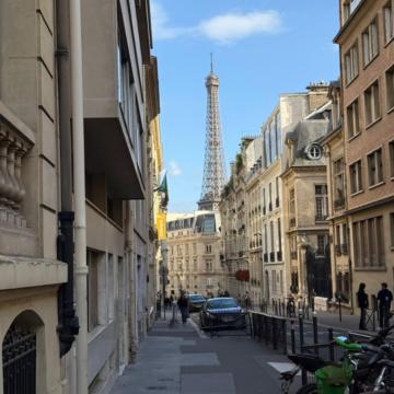 ATTUALITA’. FRANCIA. L’ASPARAGO DI FERRO E I SUOI ESTRANEI: PERCHÉ I PARIGINI CONTINUANO A SNOBBARE LA TORRE EIFFEL