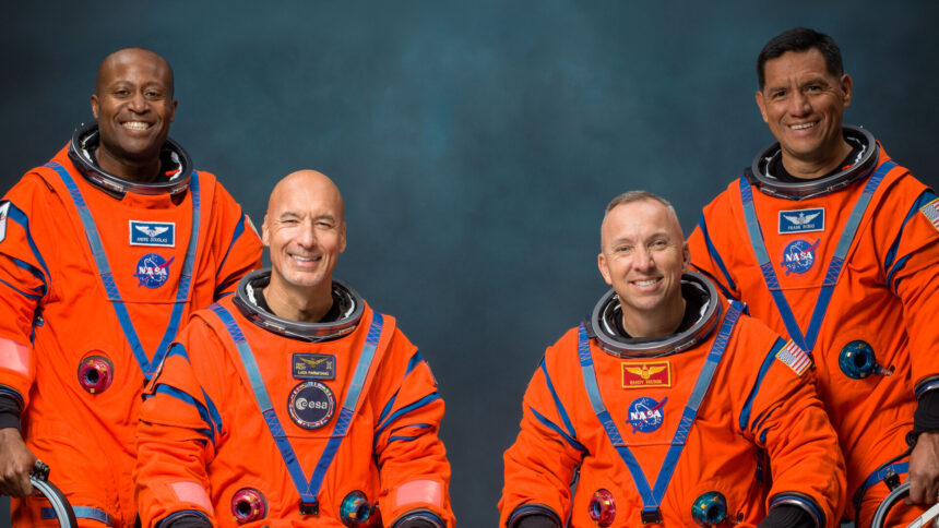 Artemis_III_crew_pillars SPAZIO. USA. LA NASA SVELA L’EQUIPAGGIO DI ARTEMIS III: L’ITALIANO LUCA PARMITANO SARÀ IL PILOTA DELLA MISSIONE