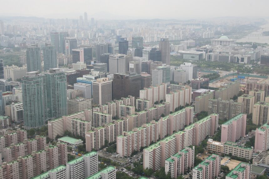 Seoul_-_panoramio_(1) GEOPOLITICA. COREA DEL SUD. SVOLTA A SEUL: COREA DEL SUD E GIAPPONE DISCUTONO UN ACCORDO DI SUPPORTO LOGISTICO-MILITARE