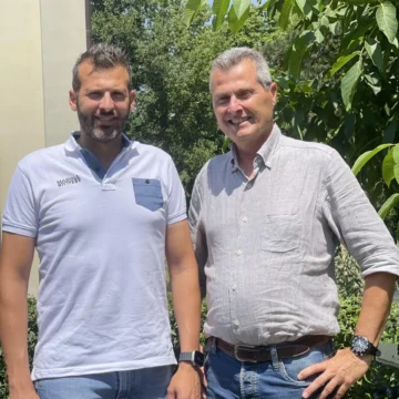 da-sinistra-Niccolo-Bettini-e-Stefano-Solenni-scaled IMPRESE. ER. C’È L’IMPRONTA DELLA FAMIGLIA BETTINI NELLA SVOLTA HI-TECH DELL’AUTOMAZIONE CASEARIA
