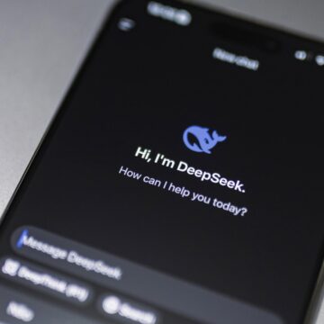 deep-seek-cos-e-e-cosa-puo-fare-la-nuova-ai-made-in-china TECNOLOGIA. CINA. GUERRA DEI TALENTI NELL’IA: LA CINESE DEEPSEEK LANCIA UNA MASSICCIA CAMPAGNA DI ASSUNZIONI GLOBALI