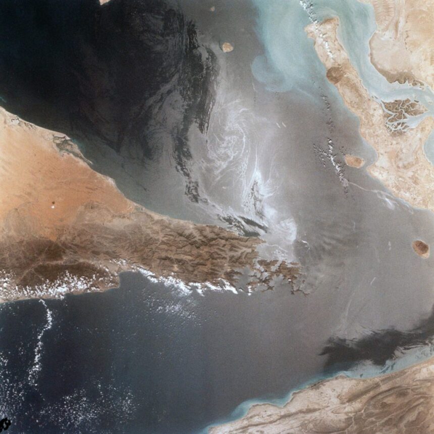 strait-of-hormuz-8af051-1024 Conflitto in Iran. Hormuz: petroliere colpite da missili iraniani. Trump lancia il blocco navale e una ‘tassa’ sul transito